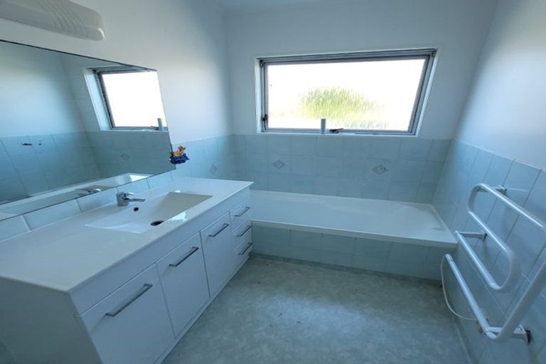 Photo of property in 3 Moera Place, Stanmore Bay, Whangaparaoa, 0932