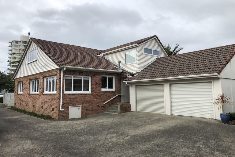 Photo of property in 1/7 Sylvan Park Avenue, Milford, Auckland, 0620