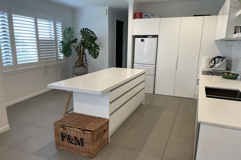 Photo of property in 2 Frank Gill Road, Hobsonville, Auckland, 0616