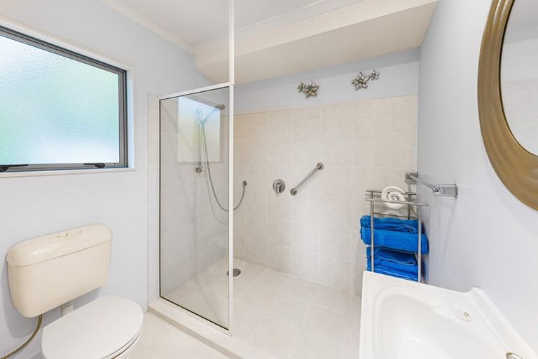 Photo of property in 1b Triangle Road, Massey, Auckland, 0614