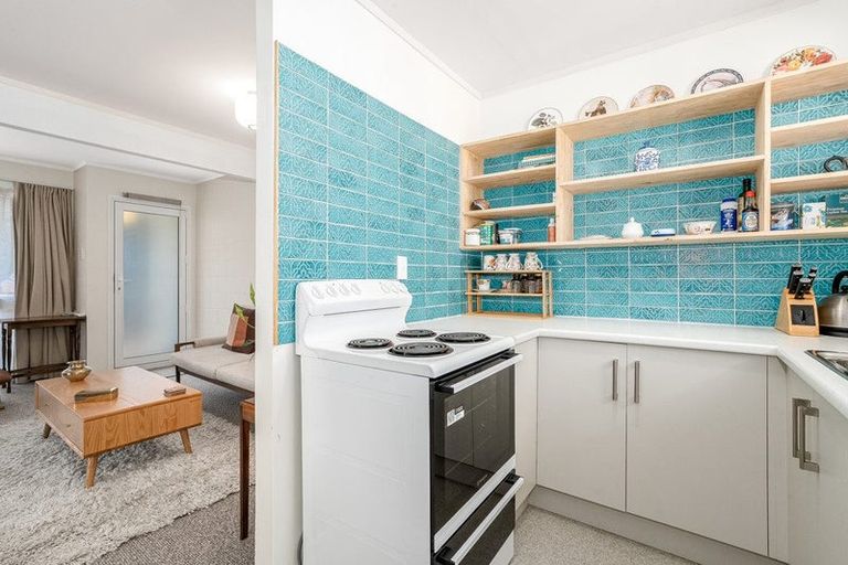 Photo of property in 3/133 Queens Drive, Lyall Bay, Wellington, 6022