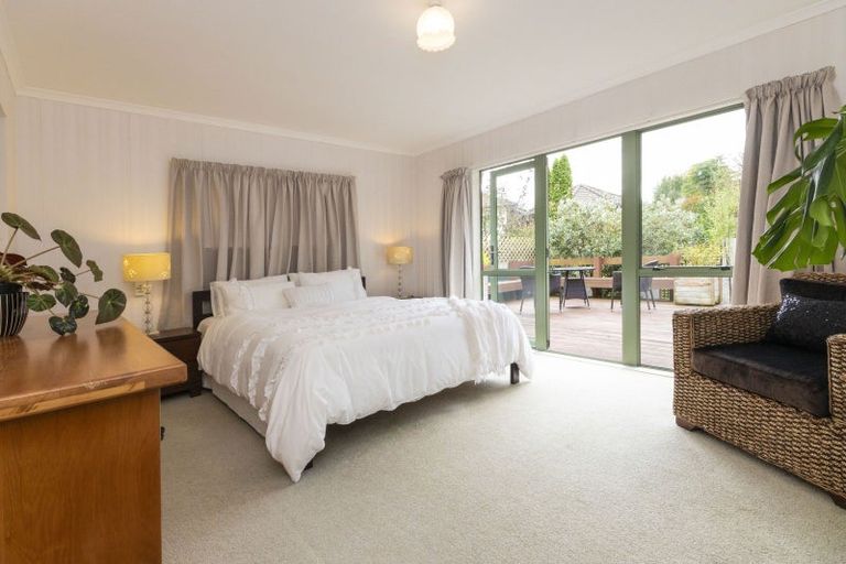 Photo of property in 2 The Glen, Hokowhitu, Palmerston North, 4410
