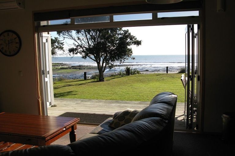 Photo of property in 30 Beach Road, Urenui, 4377
