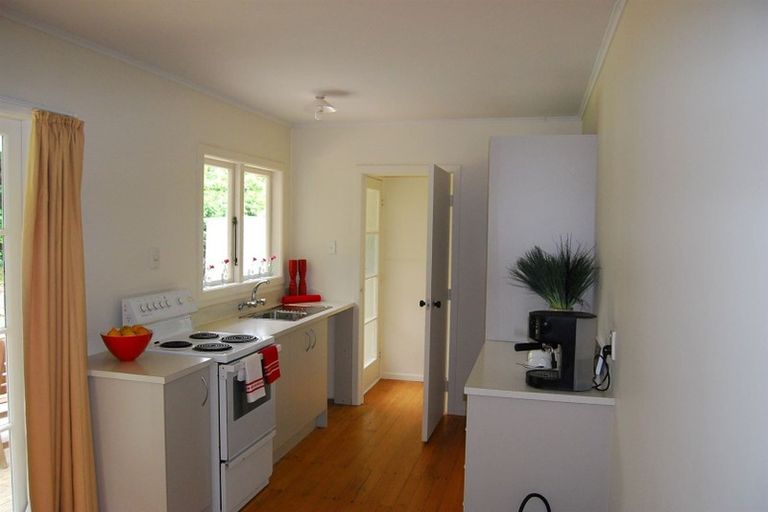 Photo of property in 74 Kervil Avenue, Te Atatu Peninsula, Auckland, 0610