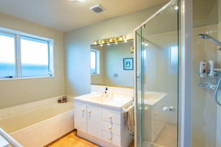 Photo of property in 4 Daniels Road, Redwood, Christchurch, 8051