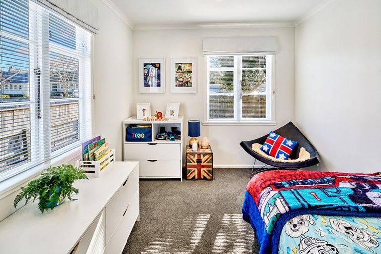 Photo of property in 33 Gibson Crescent, Naenae, Lower Hutt, 5011