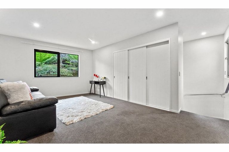 Photo of property in 21 Mariners View Road, Beach Haven, Auckland, 0626