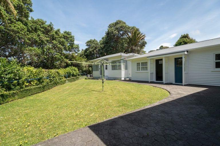Photo of property in 25 Lyndhurst Road, Tawa, Wellington, 5028
