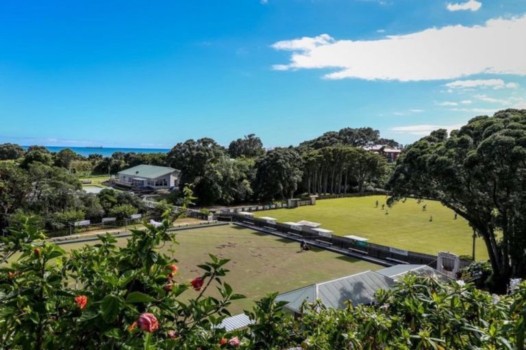 Photo of property in 401 Devon Street East, Strandon, New Plymouth, 4312