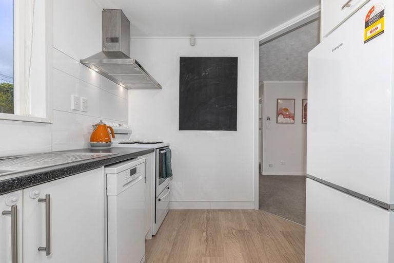 Photo of property in 53 Tiromoana Road, Raumati South, Paraparaumu, 5032