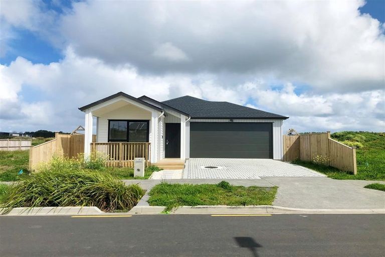 Photo of property in 19 Kaapehu Street, Karaka, 2578