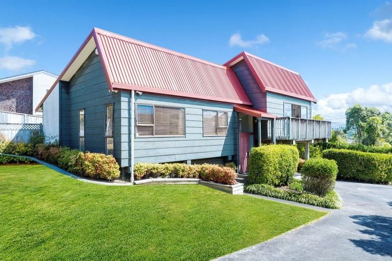 Photo of property in 34 Catalina Crescent, Forrest Hill, Auckland, 0620