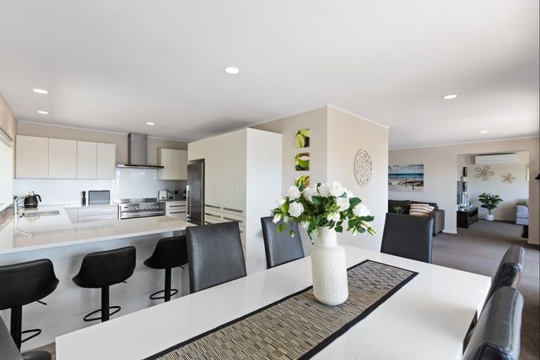 Photo of property in 13 Orewa Heights Crescent, Orewa, 0931