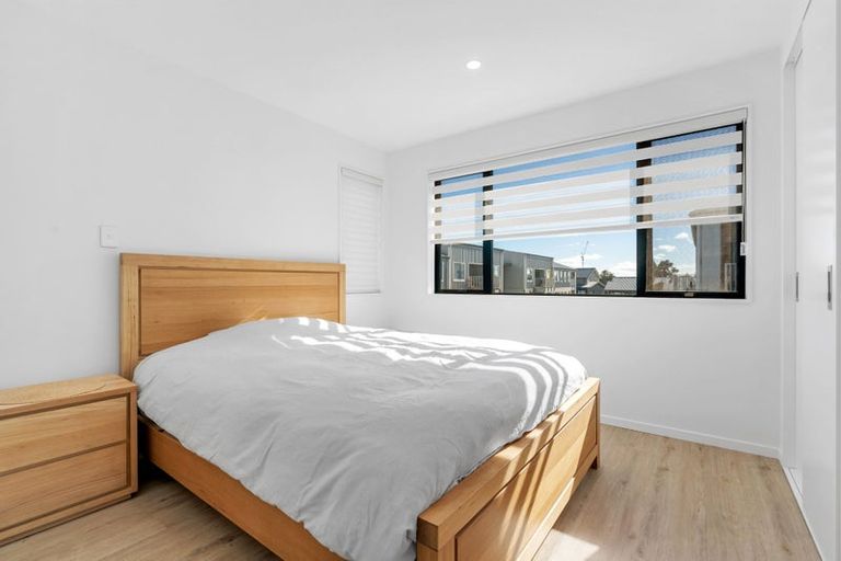 Photo of property in 14 Eileen Newey Place, Henderson, Auckland, 0612