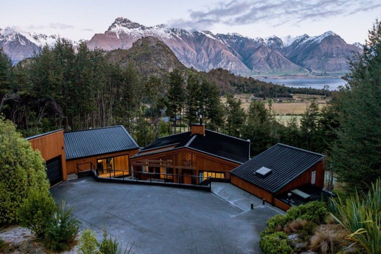Photo of property in 18 Falcon Heights, Mount Creighton, Queenstown, 9371