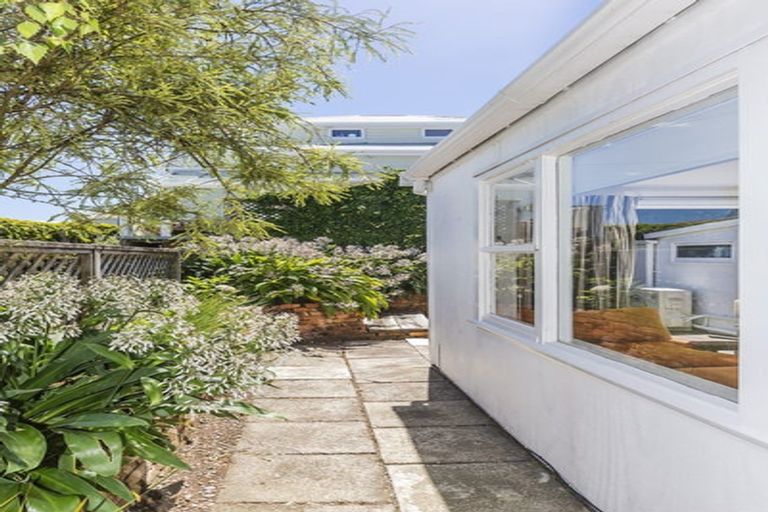 Photo of property in 5 Stafford Street, Mount Victoria, Wellington, 6011