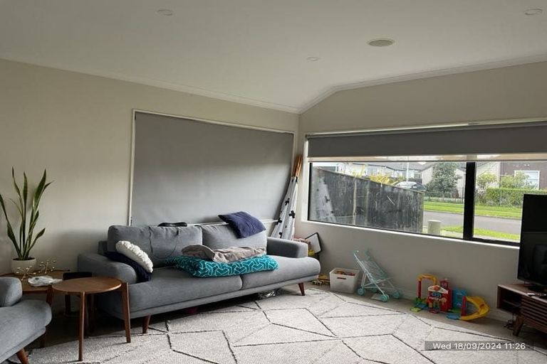 Photo of property in 10 Brumbie Way, Karaka, Papakura, 2113