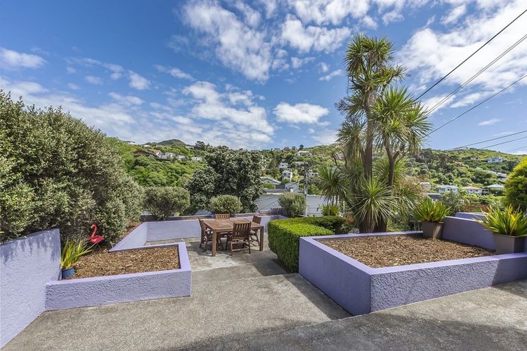 Photo of property in 29 Kellsmere Crescent, Island Bay, Wellington, 6023