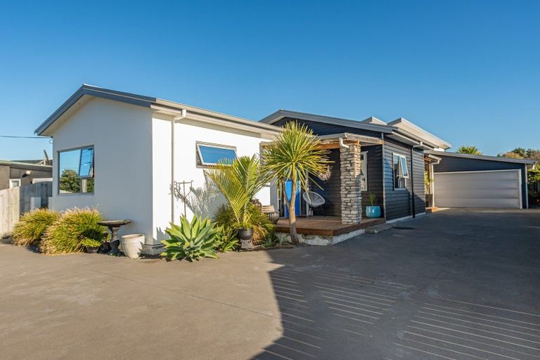 Photo of property in 3 Kamahi Street, Castlecliff, Whanganui, 4501