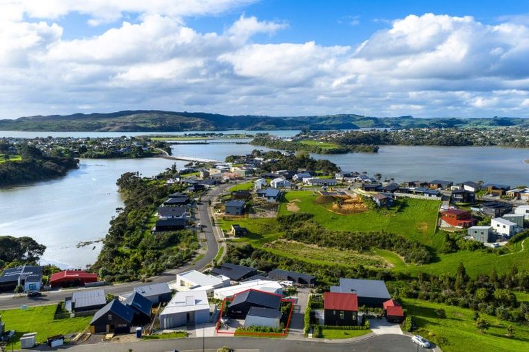 Photo of property in 15 Maataitai Road, Raglan, 3225