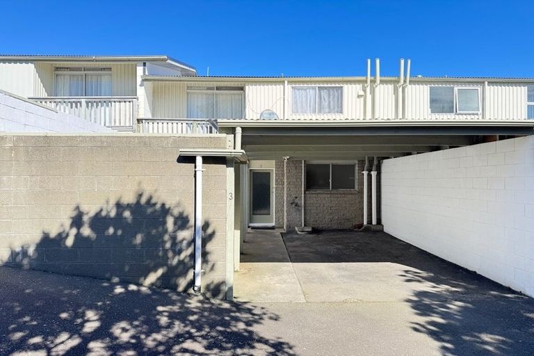 Photo of property in 3/7 Rangitane Street, Maupuia, Wellington, 6022