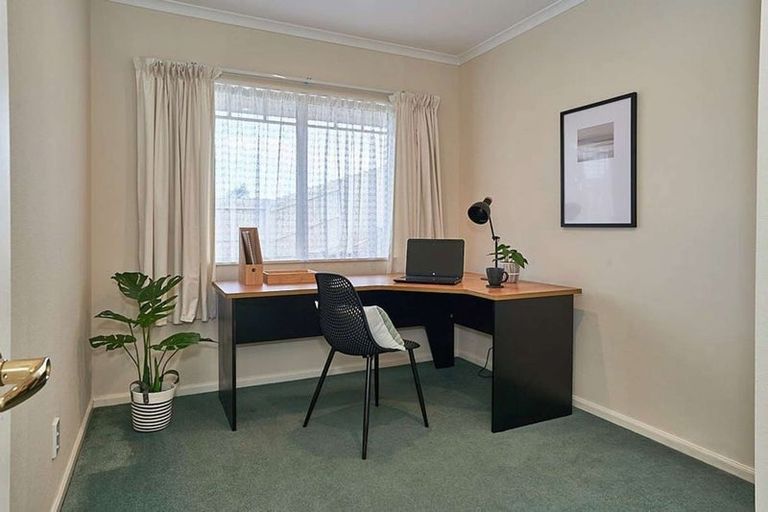 Photo of property in 21 Rothesay Place, Highbury, Palmerston North, 4412