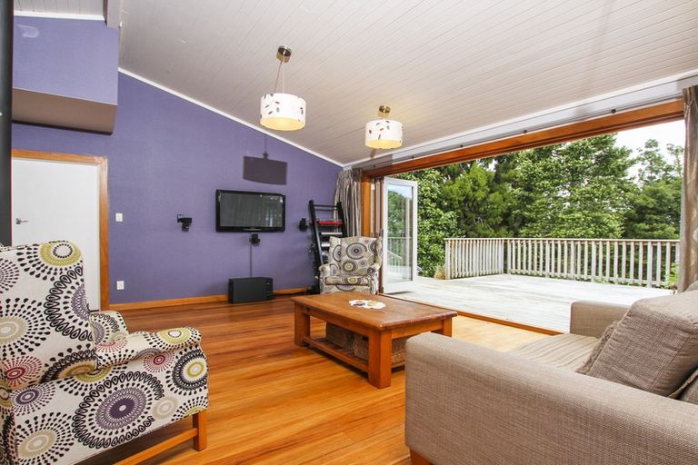Photo of property in 30 Rimutaka Place, Titirangi, Auckland, 0604