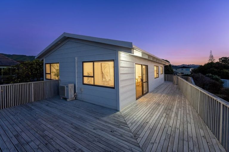 Photo of property in 116 Field Way, Waikanae Beach, Waikanae, 5036
