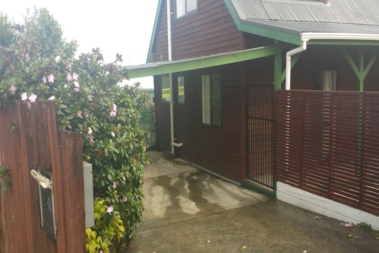 Photo of property in 24 Karamu Street, Te Atatu Peninsula, Auckland, 0610