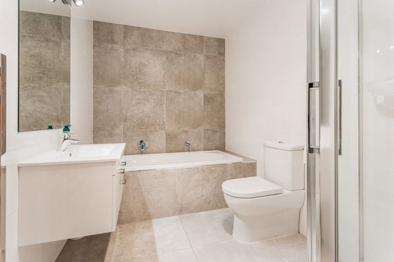 Photo of property in 6 Dida Park Drive, Kumeu, 0810