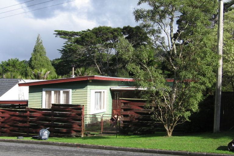 Photo of property in 11 Rimutaka Place, Titirangi, Auckland, 0604
