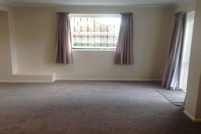 Photo of property in 2/17 Park Road, Glenfield, Auckland, 0629