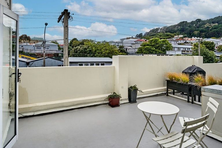 Photo of property in 24u4 Elizabeth Street, Mount Victoria, Wellington, 6011