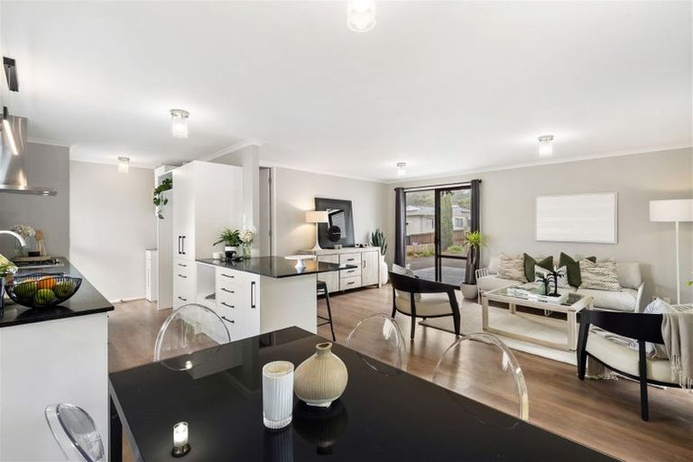 Photo of property in 2/14 Moxham Grove, Massey, Auckland, 0614