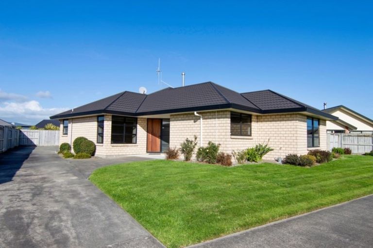 Photo of property in 8 Medallion Court, Kelvin Grove, Palmerston North, 4414