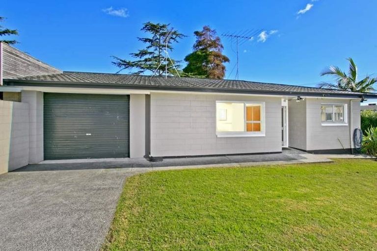 Photo of property in 2/1 Raeben Avenue, Hillcrest, Auckland, 0627