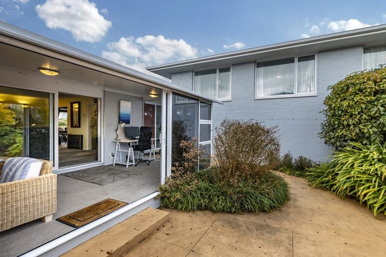 Photo of property in 17 Hillcrest Place, Avonhead, Christchurch, 8042