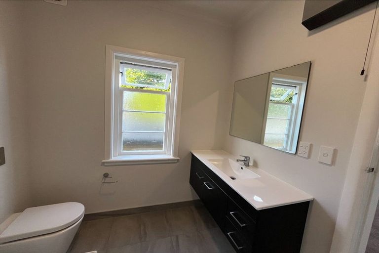 Photo of property in 98/98a Weraroa Road, Levin, 5510