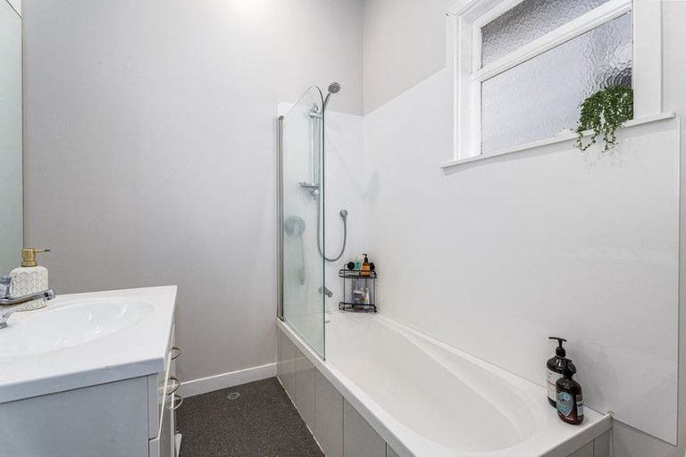 Photo of property in 38 Rua Street, Lyall Bay, Wellington, 6022