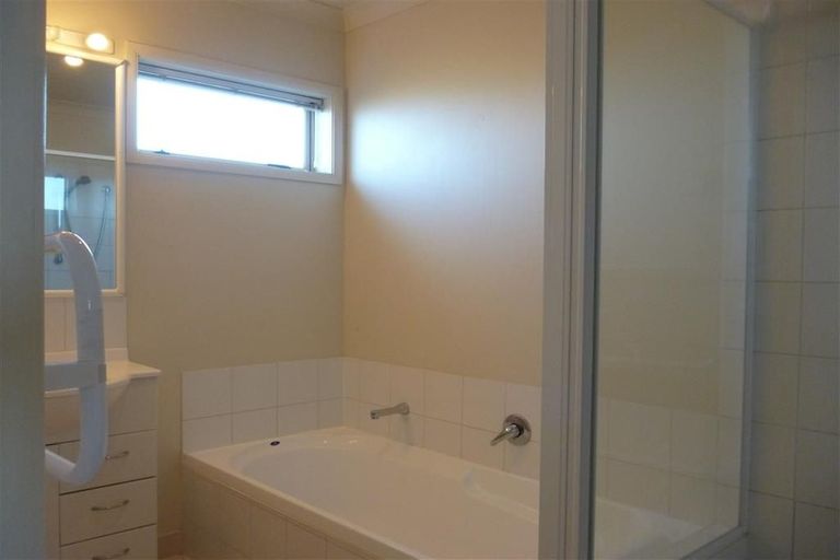 Photo of property in 20 Linkwater Way, Parklands, Christchurch, 8083