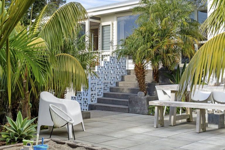 Photo of property in 37 Mcfarlane Street, Oakura, 4314