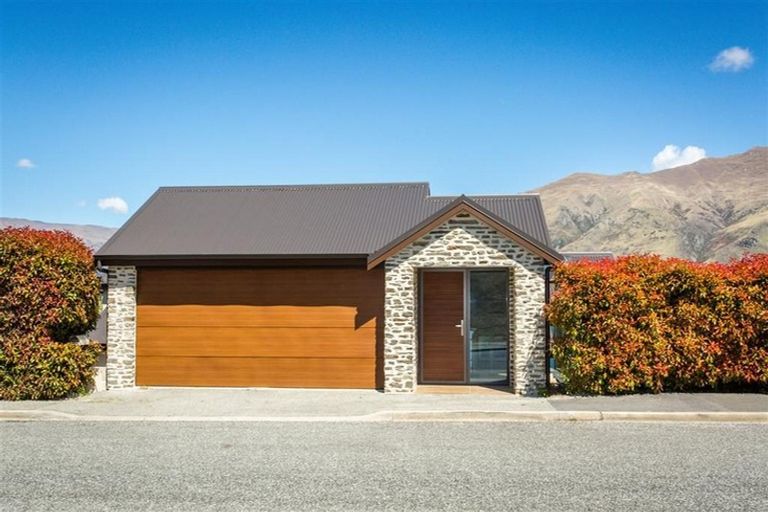 Photo of property in 92 Lismore Street, Wanaka, 9305