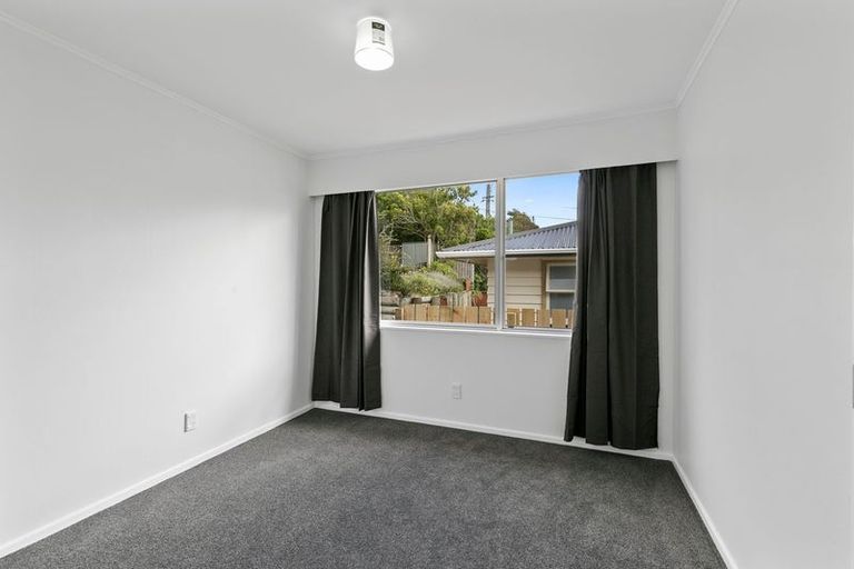 Photo of property in 97 Glanmire Road, Newlands, Wellington, 6037