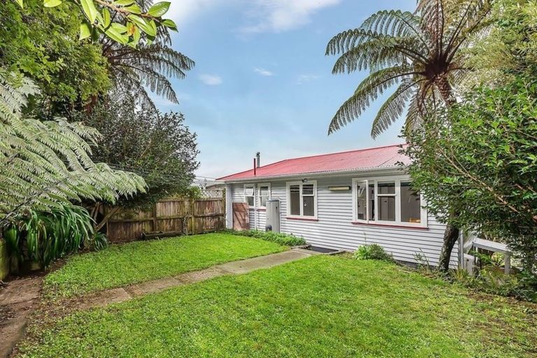 Photo of property in 13 Magdalen Street, Tawa, Wellington, 5028