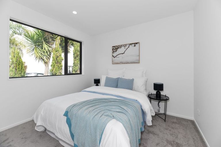Photo of property in 1a Adelie Place, Murrays Bay, Auckland, 0630