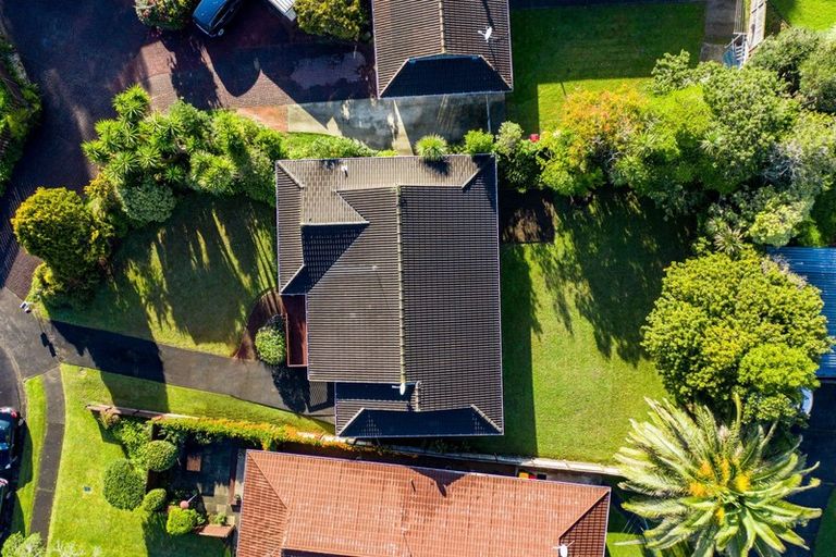 Photo of property in 25 Tupaki Place, Pakuranga Heights, Auckland, 2010