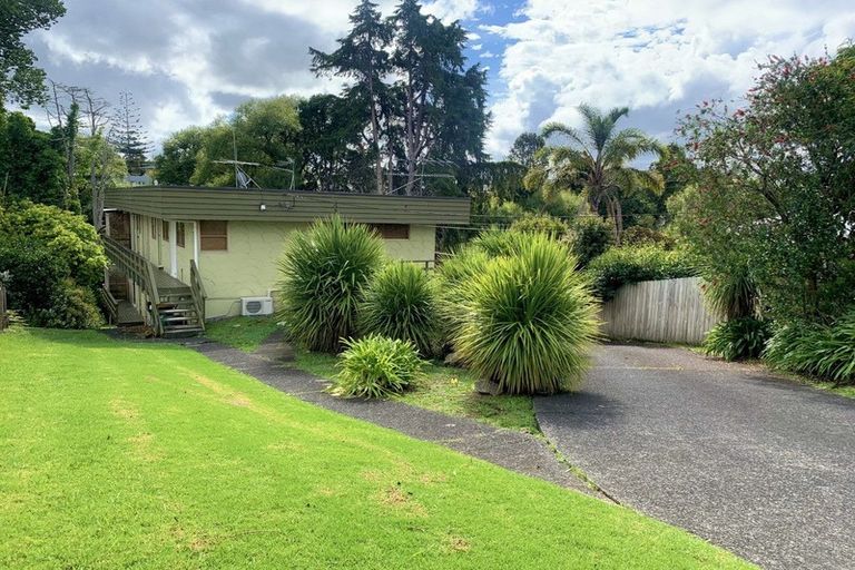 Photo of property in 1/9 Fuchsia Place, Birkdale, Auckland, 0626