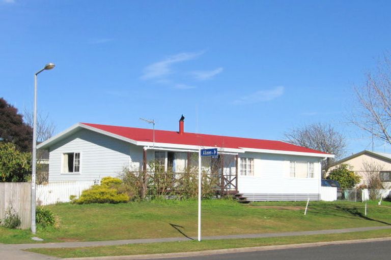 Photo of property in 23 Crawshaw Drive, Nawton, Hamilton, 3200