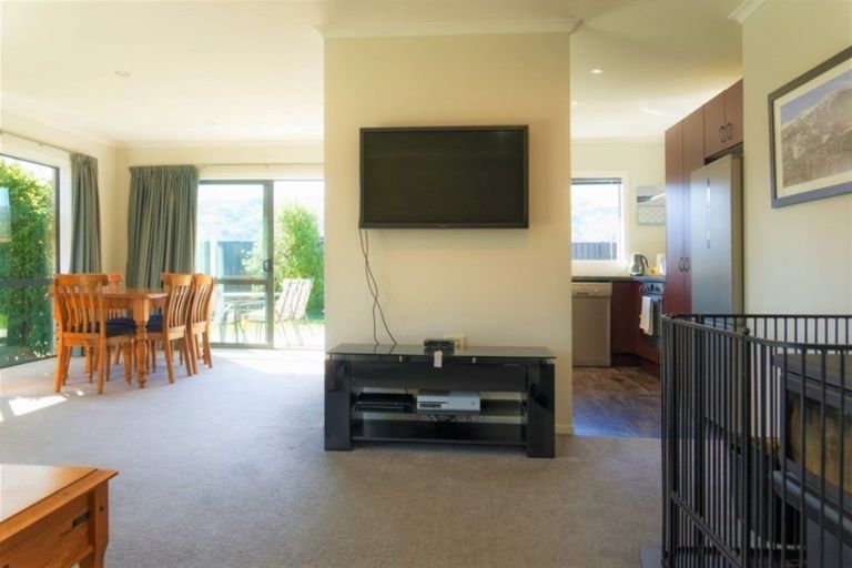 Photo of property in 5 Crabbe Place, Cromwell, 9310