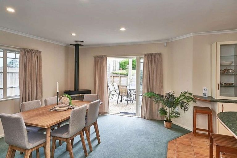 Photo of property in 21 Rothesay Place, Highbury, Palmerston North, 4412